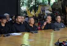 มวลชนรวมพลังแผ่นดินฯนัดแสดงพลังหน้าสถานทูตมาเลเซียและสหรัฐฯ 22 พ.ย.