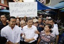 ตลาดแตก!คนหาดใหญ่แห่ต้อนรับ‘มาร์ค’ ต่อคิวรอขอถ่ายภาพ-บรรยากาศสุดคึกคัก