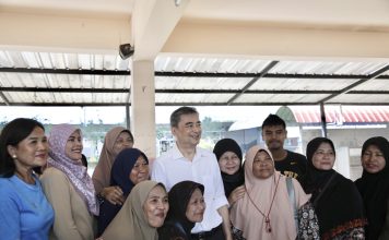 “อภิสิทธิ์”ลุยหาดใหญ่เยี่ยม“ผู้ประสบภัย” ชง“คนละครึ่งพลัส”รอบใหม่เร่งฟื้นศก.ใต้