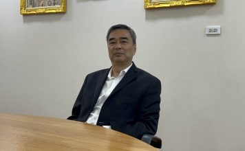 ‘มาร์ค’ไม่หวั่นประชาธิปัตย์เลือดไหลออก ยืนยันพร้อมชน-ชี้ไม่มีใครผูกขาดคะแนน