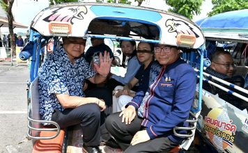 ”อนุทิน”นั่งรถสามล้อเครื่อง Carpool ชมงาน “DNA นครพนม”