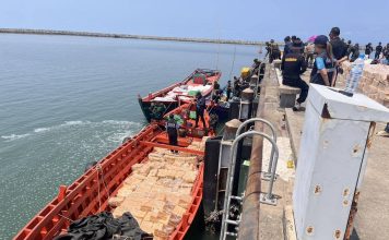 ‘ทัพเรือ’ผนึกกำลัง‘ศรชล.’สกัดขบวนการ ลอบขนสินค้าข้ามแดนไปเขมรทางทะเล