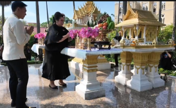 ‘ศุภมาส’ไหว้สิ่งศักดิ์สิทธิ์ทำเนียบรัฐบาล สั่งคุมราคาสินค้า-อย่าให้เอาเปรียบปชช.