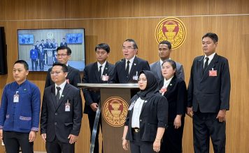 ‘หมอวรงค์’โชว์ตัว3ผู้ช่วยสส.ลั่น!แค่นี้พอ ชี้ทำทั้งสภา4ปีเซฟเงินภาษีกว่า2.5พันล.