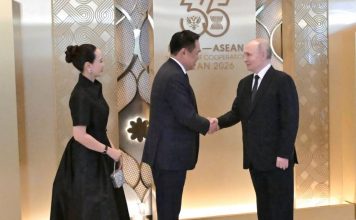 ช็อตประวัติศาสตร์!‘นายกฯ อนุทิน-ภริยา’ จับมือทักทาย‘ปูติน’ในงานกาล่าดินเนอร์