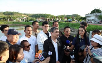 “อภิสิทธิ์”ลงพื้นที่หาดใหญ่ดูแก้มลิงคลองเรียน ชงงบกลางซื้อเครื่องสูบน้ำ 10 เครื่อง