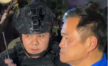 นายกฯแจงชายชุดคล้ายทหารยืนประกบ ลงพื้นที่ไฟไหม้ลาดพร้าวยัน‘ไม่รู้เป็นใคร’