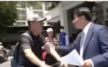เดือดหน้าโรงพัก!‘ณัฐวุฒิ’ปรี่ผลัก‘สมชัย’ ร่วงจักรยานต่อหน้าตำรวจสน.ทองหล่อ